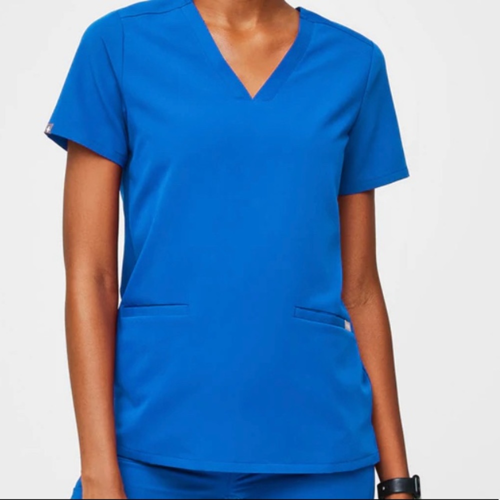 FIGS casma 3 pocket scrub top